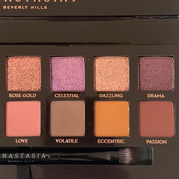 Anastasia Beverly Hills Norvina eyeshadow palette - Picture 4 of 5